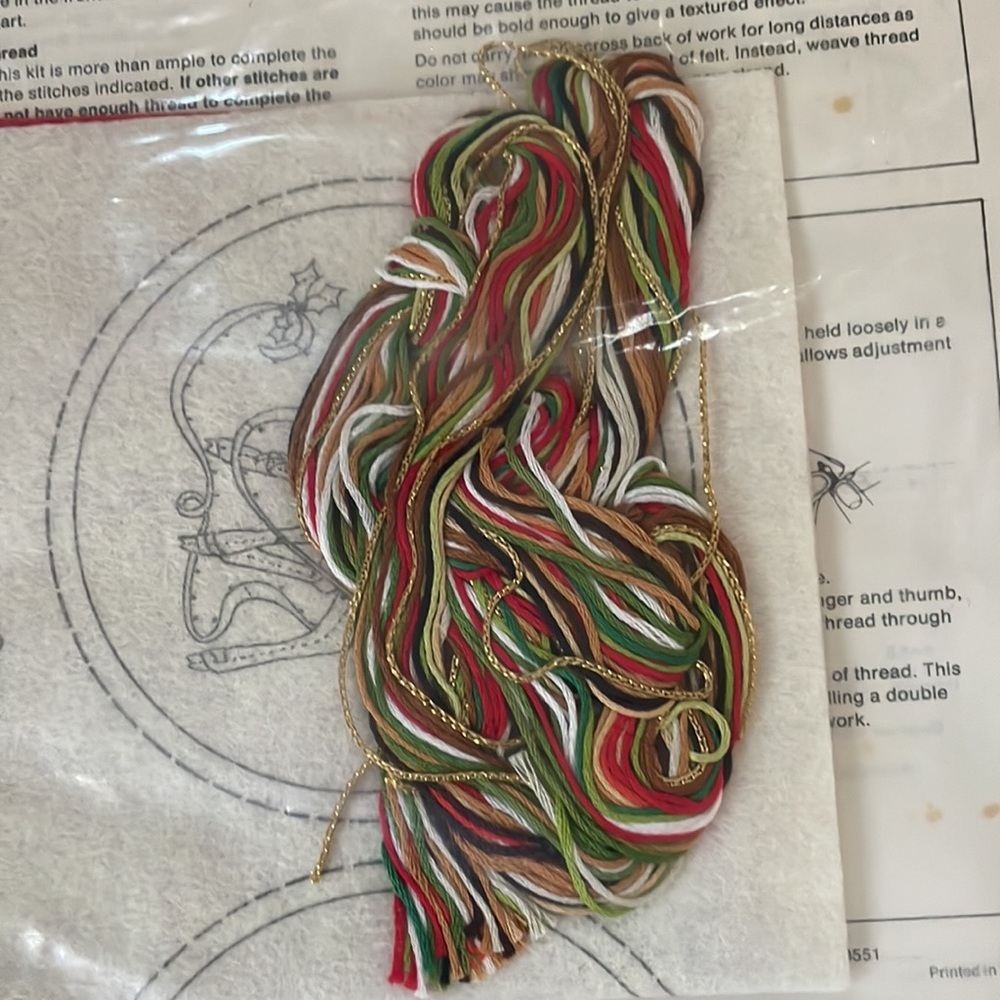 🎄•vintage Christmas crewel kit - Picture 5 of 5